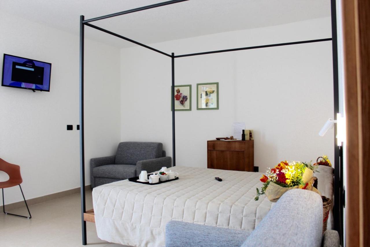 Masseria Rifisa Agriresort Caprarica di Lecce エクステリア 写真