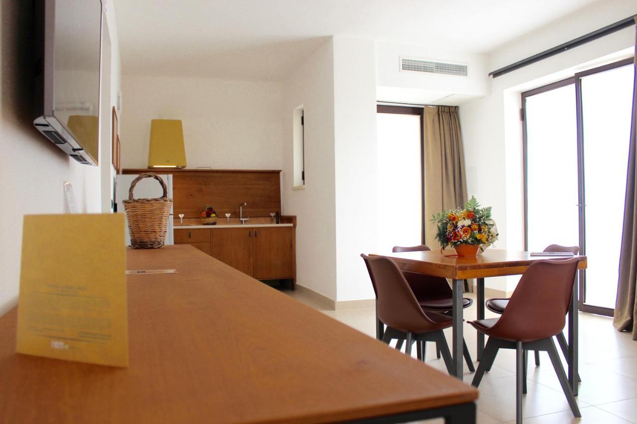 Masseria Rifisa Agriresort Caprarica di Lecce エクステリア 写真